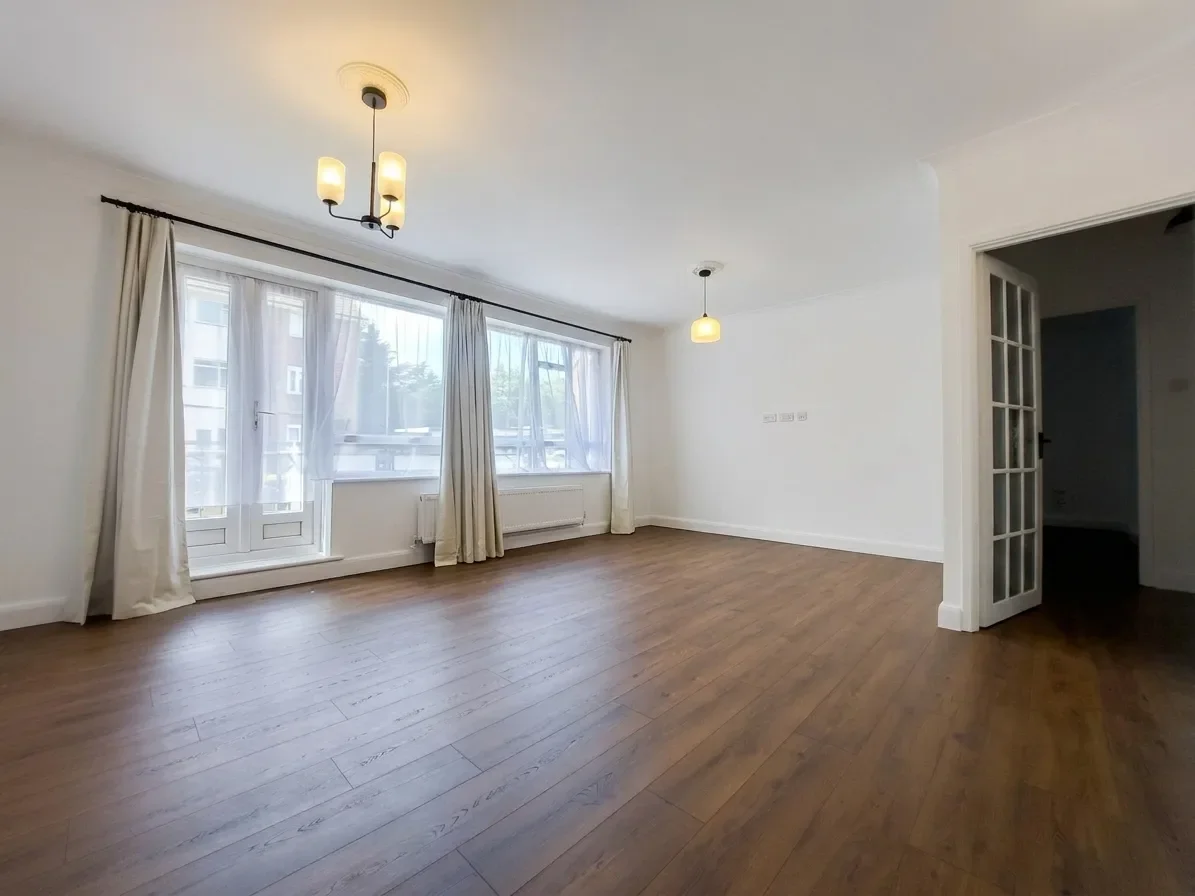 Flat Freeland Park in Greater London