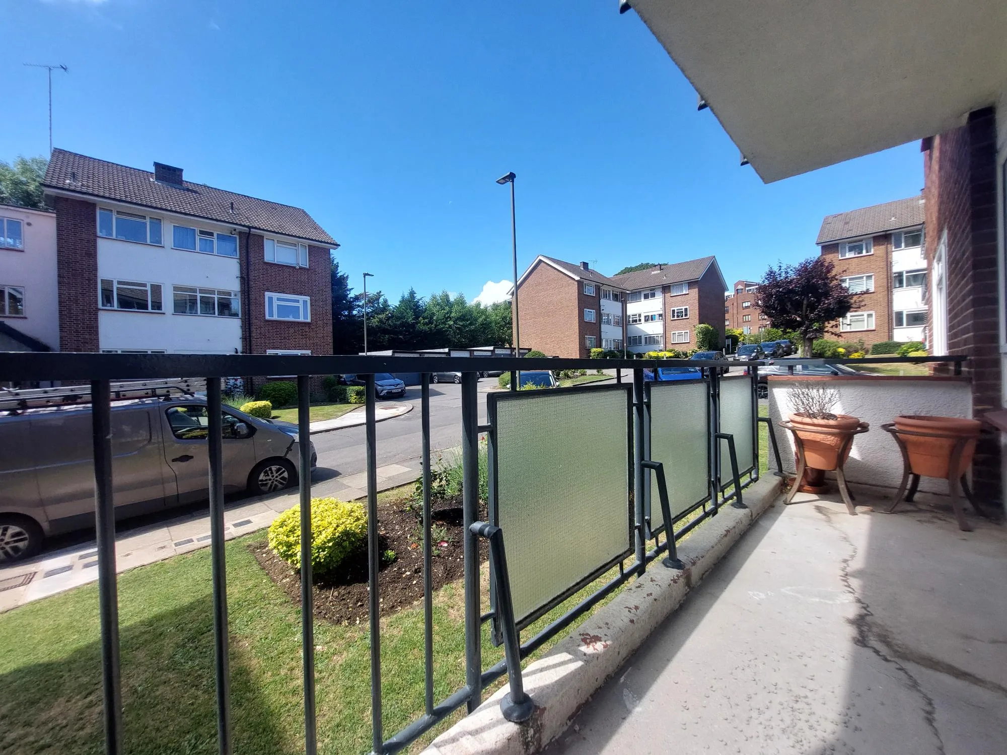 Flat Freeland Park in Greater London