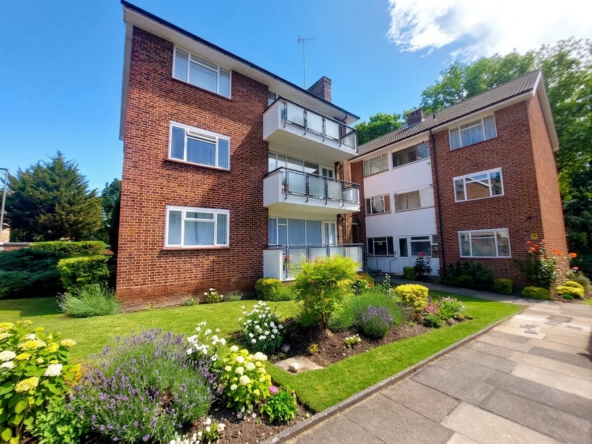 Flat Freeland Park in Greater London