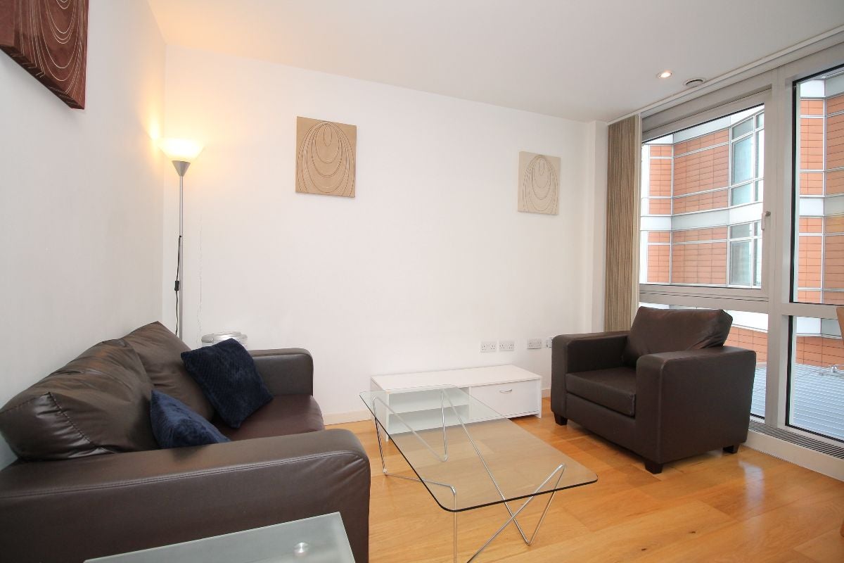 Flat Fairmont Avenue in Greater London