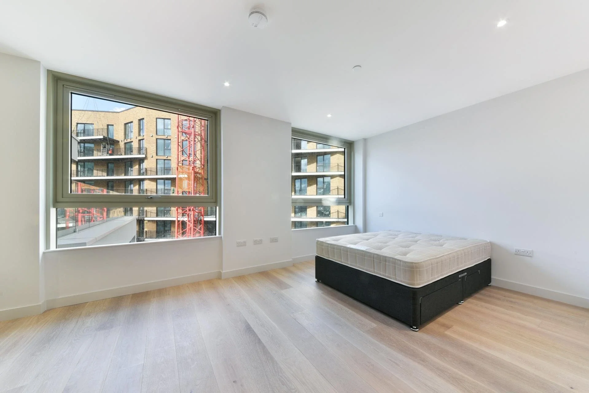 Flat Starboard Way in Greater London