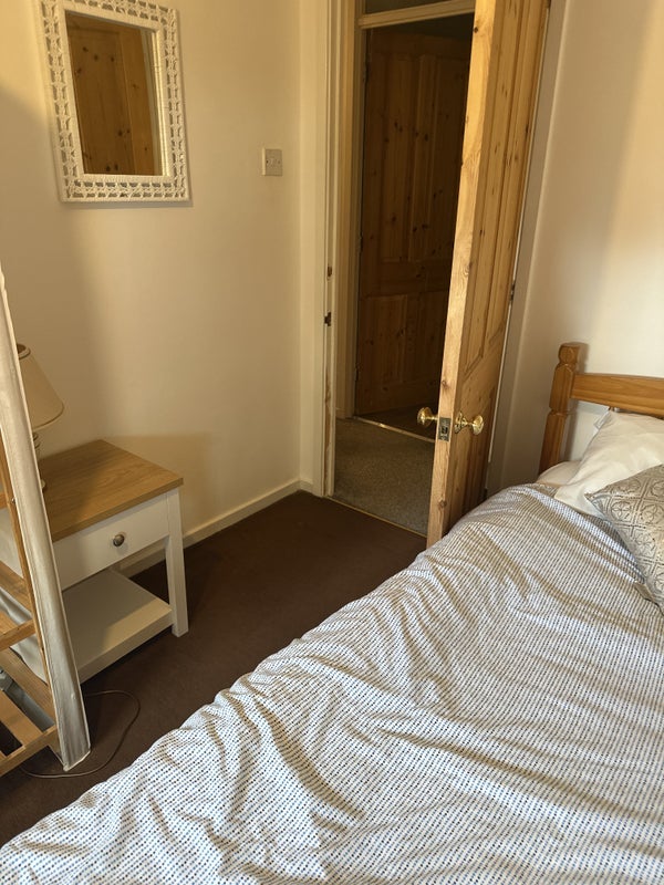 Room Bunces Close in Eton
