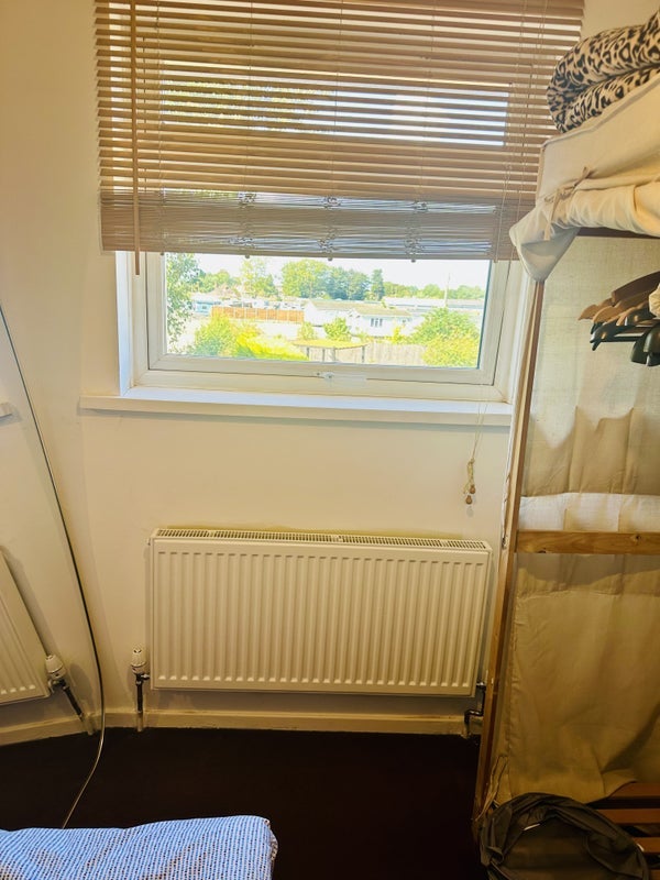 Room Bunces Close in Eton