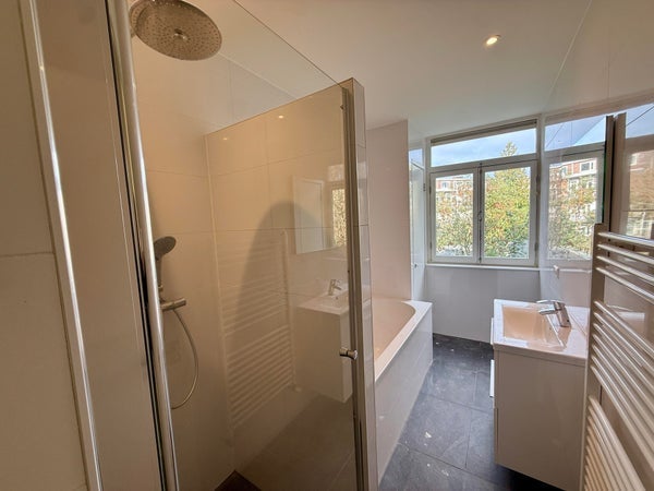 Flat Admiraal De Ruijterweg in Amsterdam