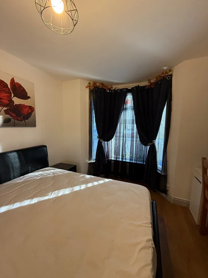 Room Milton Road in Grays