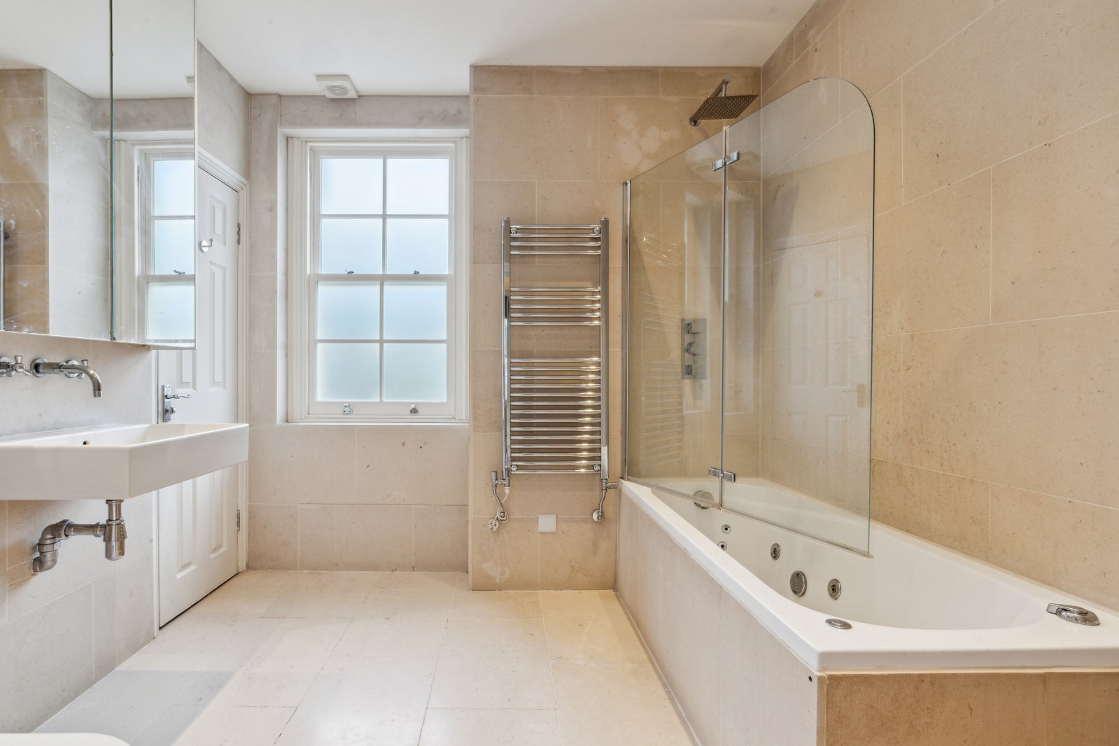 House Mornington Crescent in Greater London