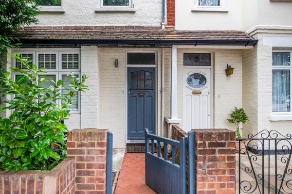 House Manor Grove in London