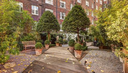 Flat Hill Street in City of Westminster