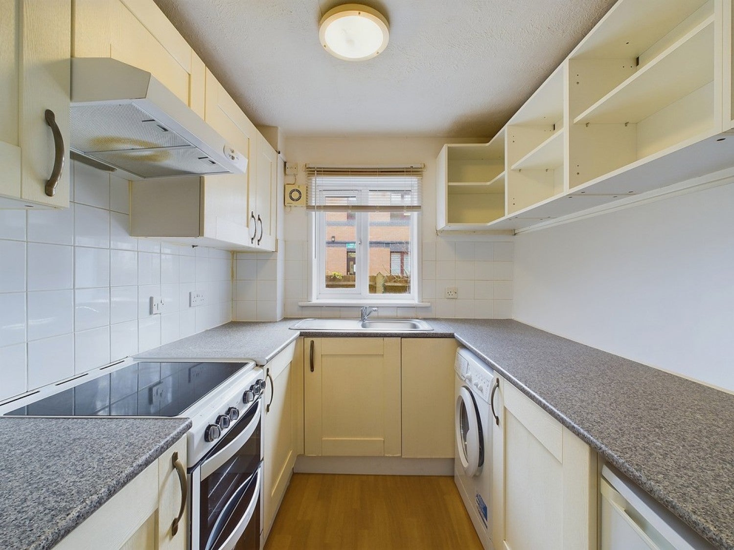 Flat Marlow Court in Crawley