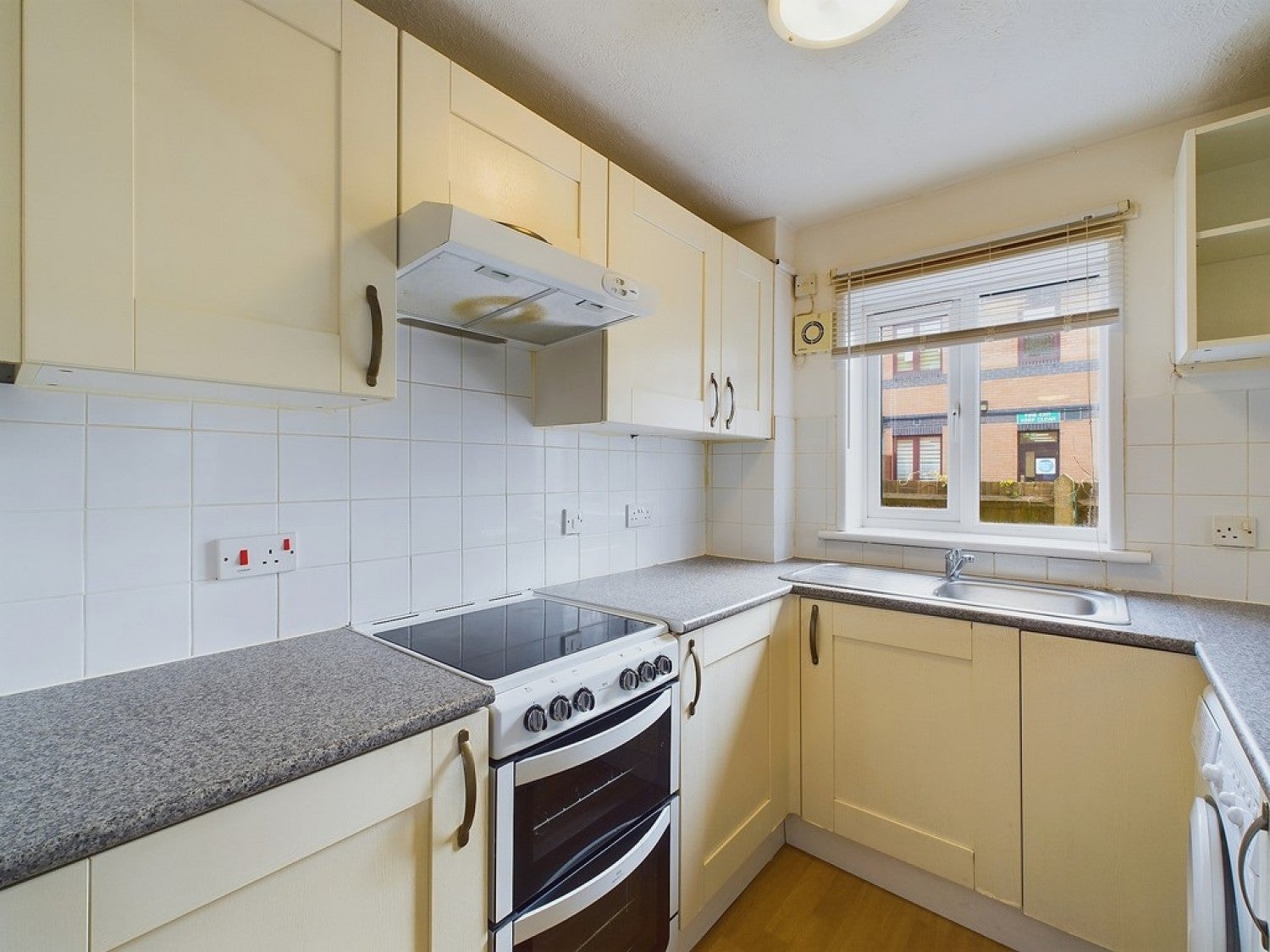 Flat Marlow Court in Crawley