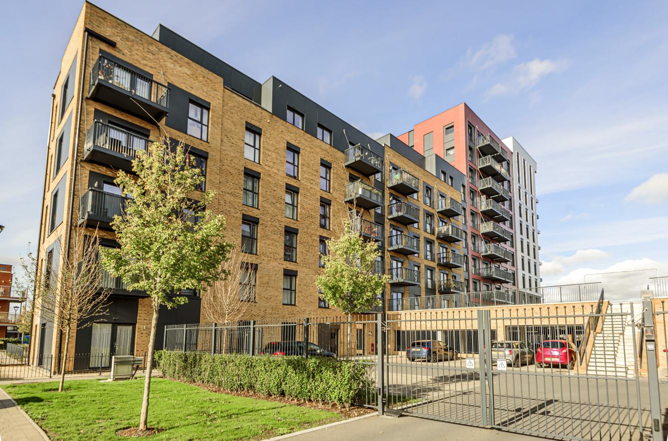 Flat Meridian Way in Southampton