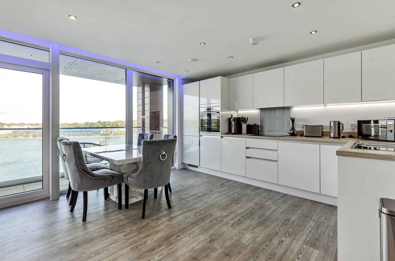 Flat Meridian Way in Southampton
