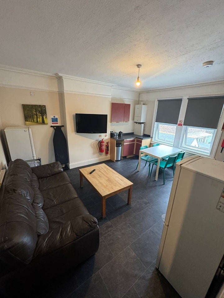 Room Cedars Road in Greater London