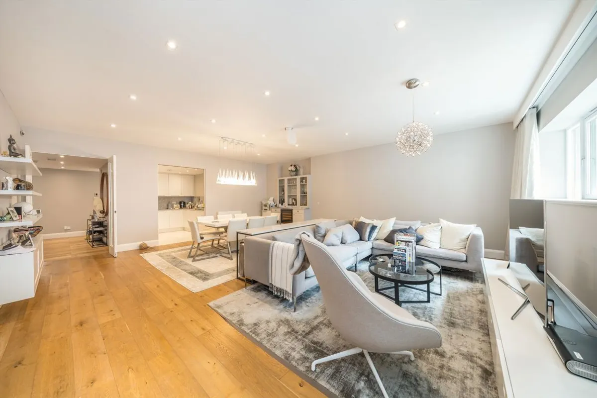 Flat Forum Magnum Square in Greater London