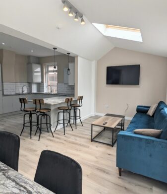 Flat Birchfields Avenue in Manchester