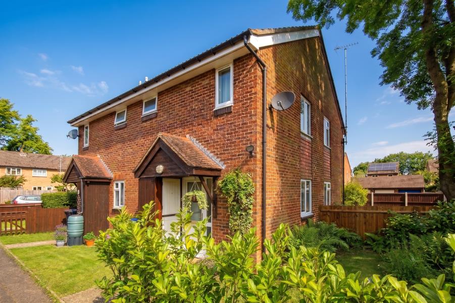 House Tregarth Place in Woking