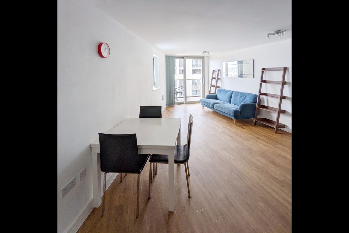 Flat Cornmill Lane in Greater London