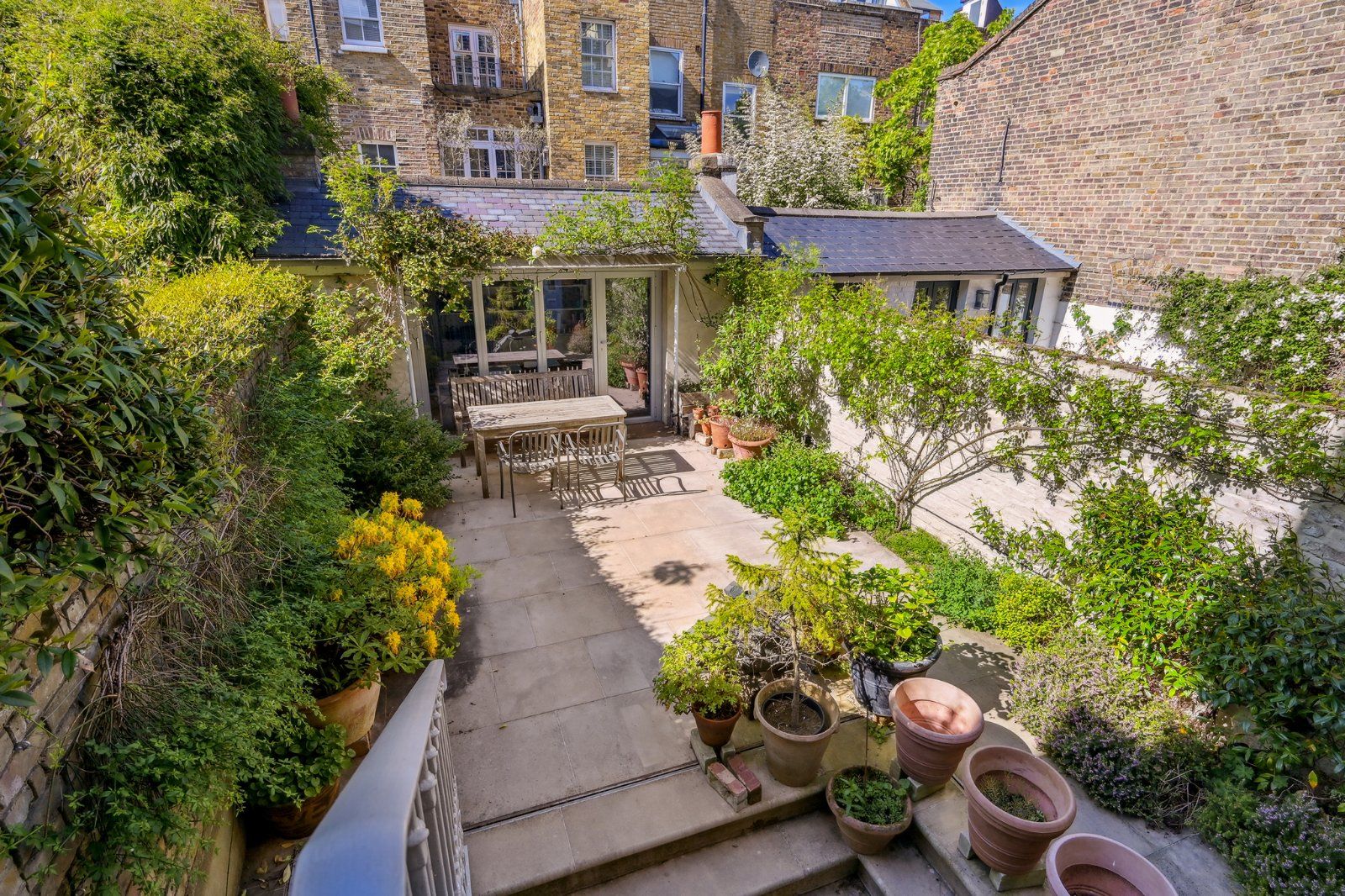 House Bedford Gardens in Greater London