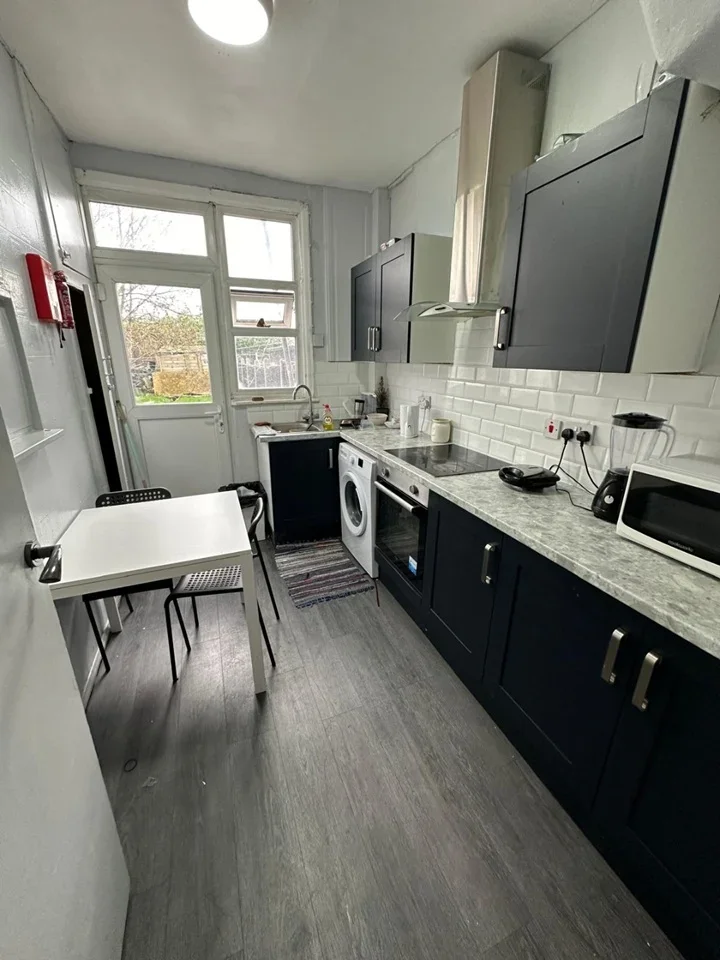 Room Lordship Lane in Greater London