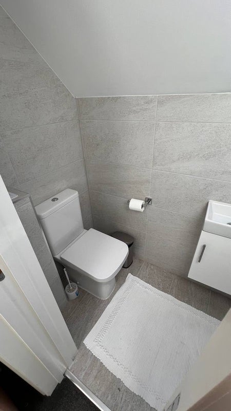 Room Tower Gardens Road in Greater London