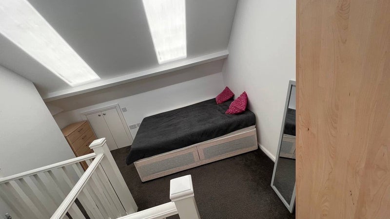 Room Tower Gardens Road in Greater London