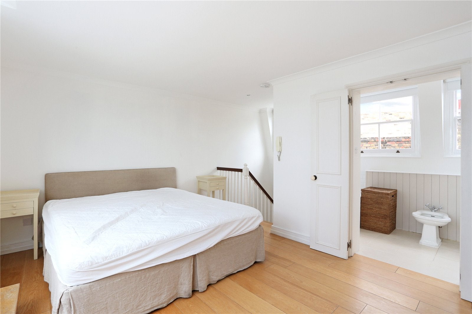 Flat Moore Park Road in Greater London