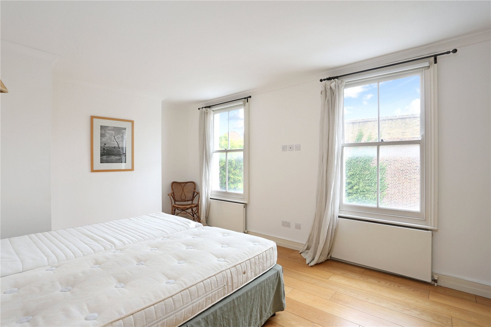 Flat Moore Park Road in Greater London