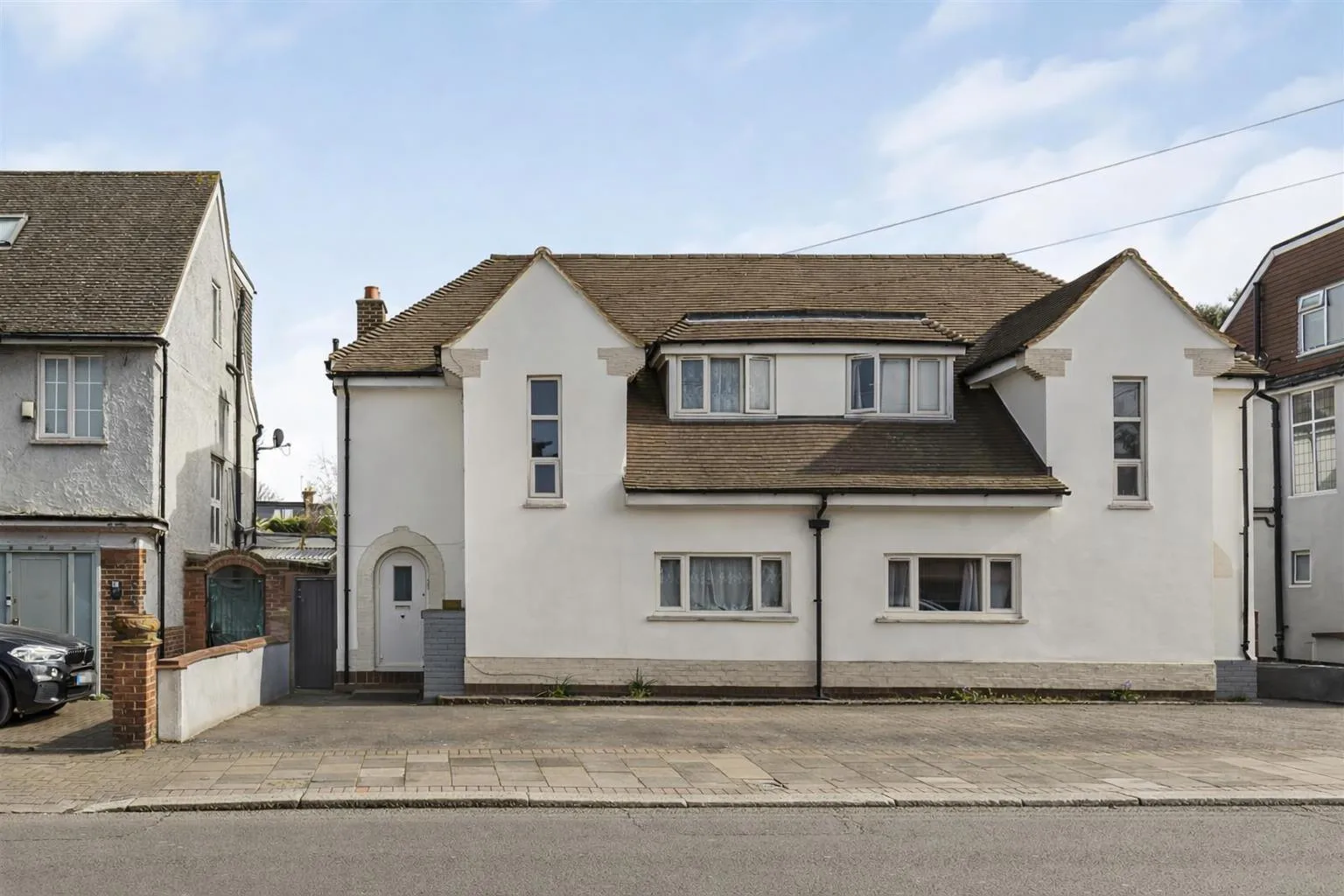 House Clifford Avenue in Greater London