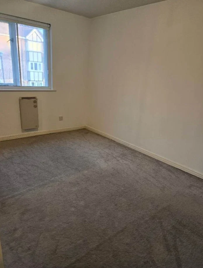 Flat Woodgate Drive in Greater London