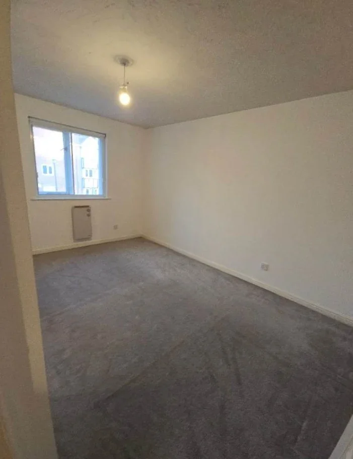 Flat Woodgate Drive in Greater London