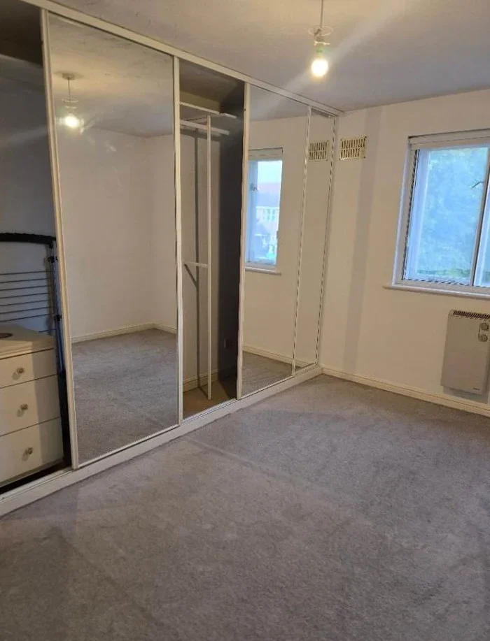 Flat Woodgate Drive in Greater London