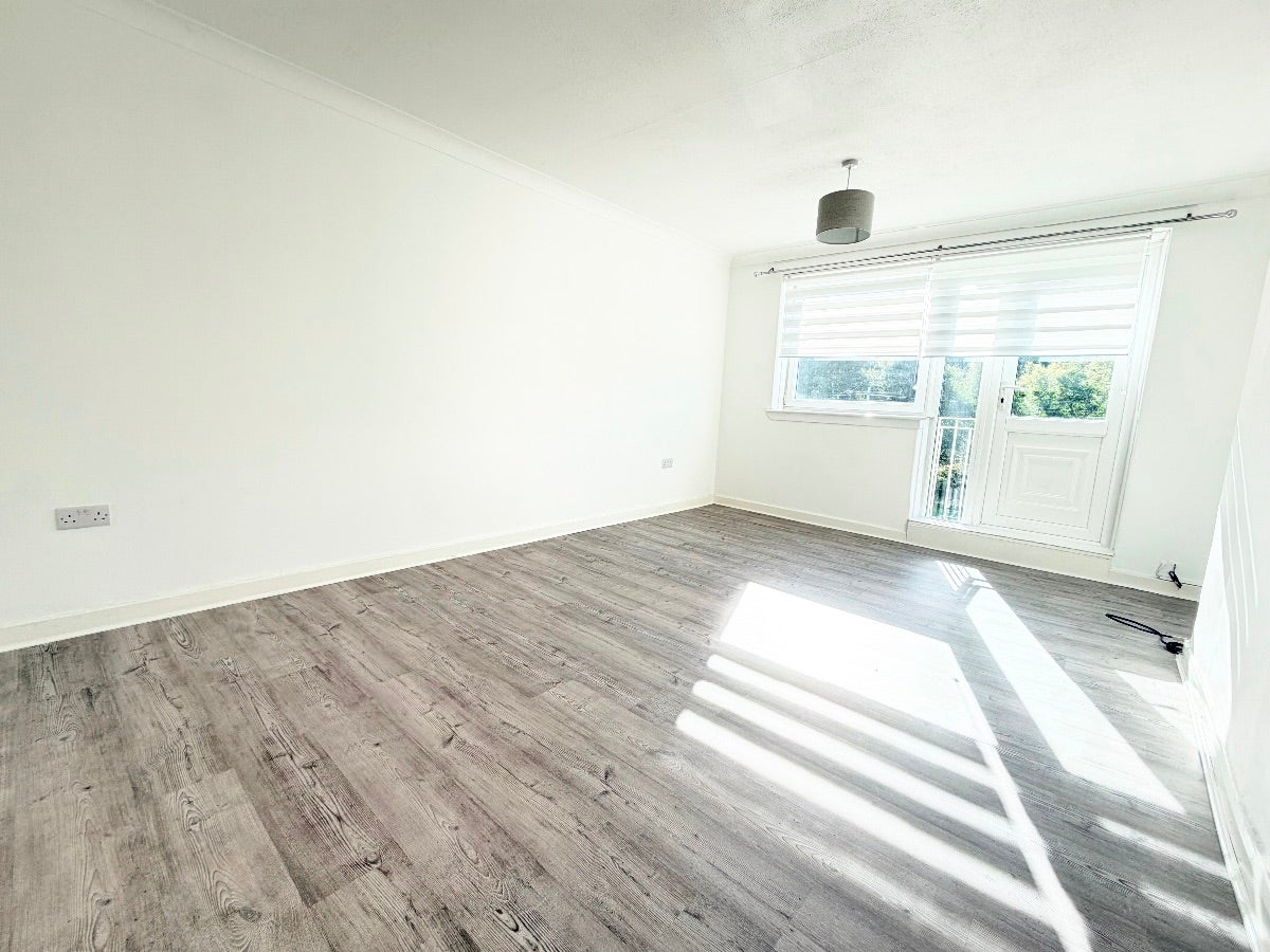 Flat Kinnell Crescent in Glasgow