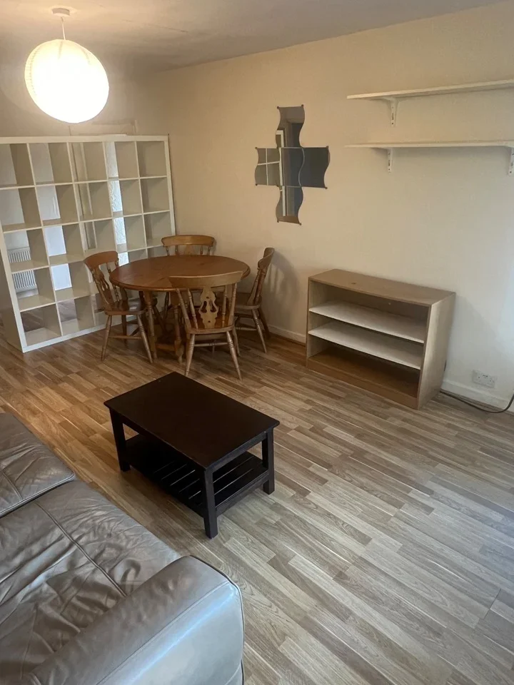 Flat Kirkstall Lane in Leeds