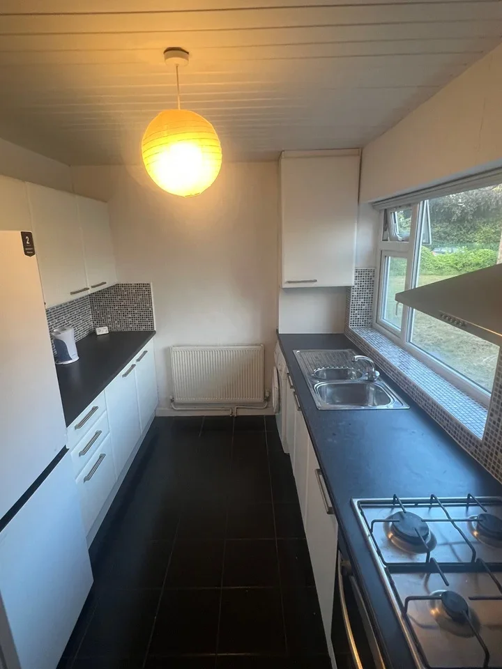 Flat Kirkstall Lane in Leeds