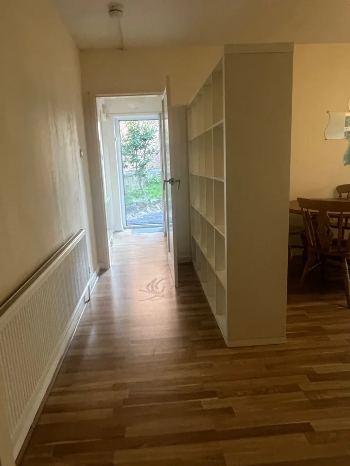 Flat Kirkstall Lane in Leeds