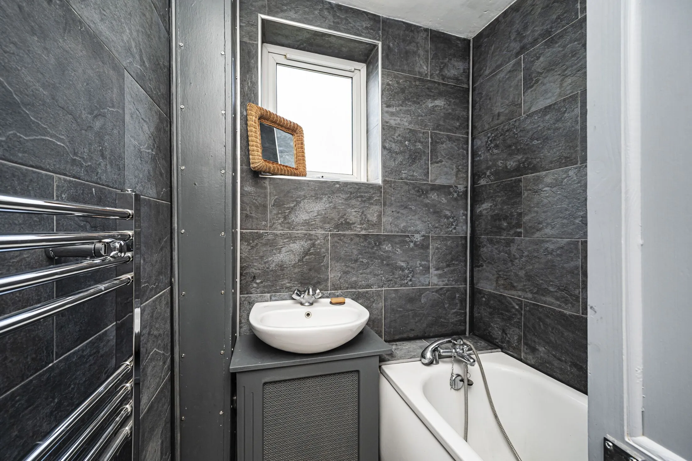 Flat Daubeney Road in Greater London