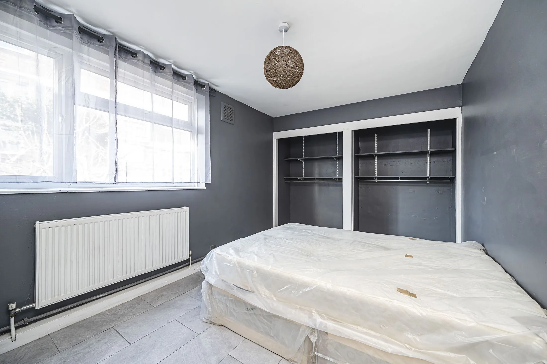 Flat Daubeney Road in Greater London