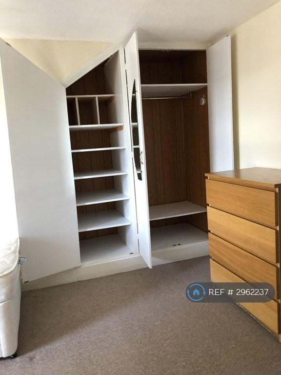 Room Lorne Terrace in Greater London