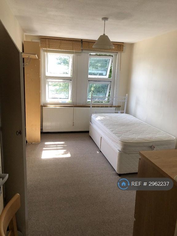Room Lorne Terrace in Greater London