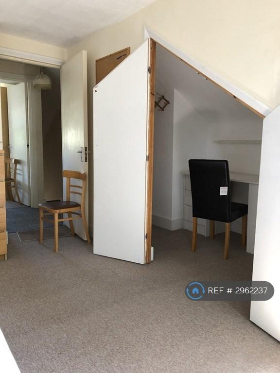 Room Lorne Terrace in Greater London