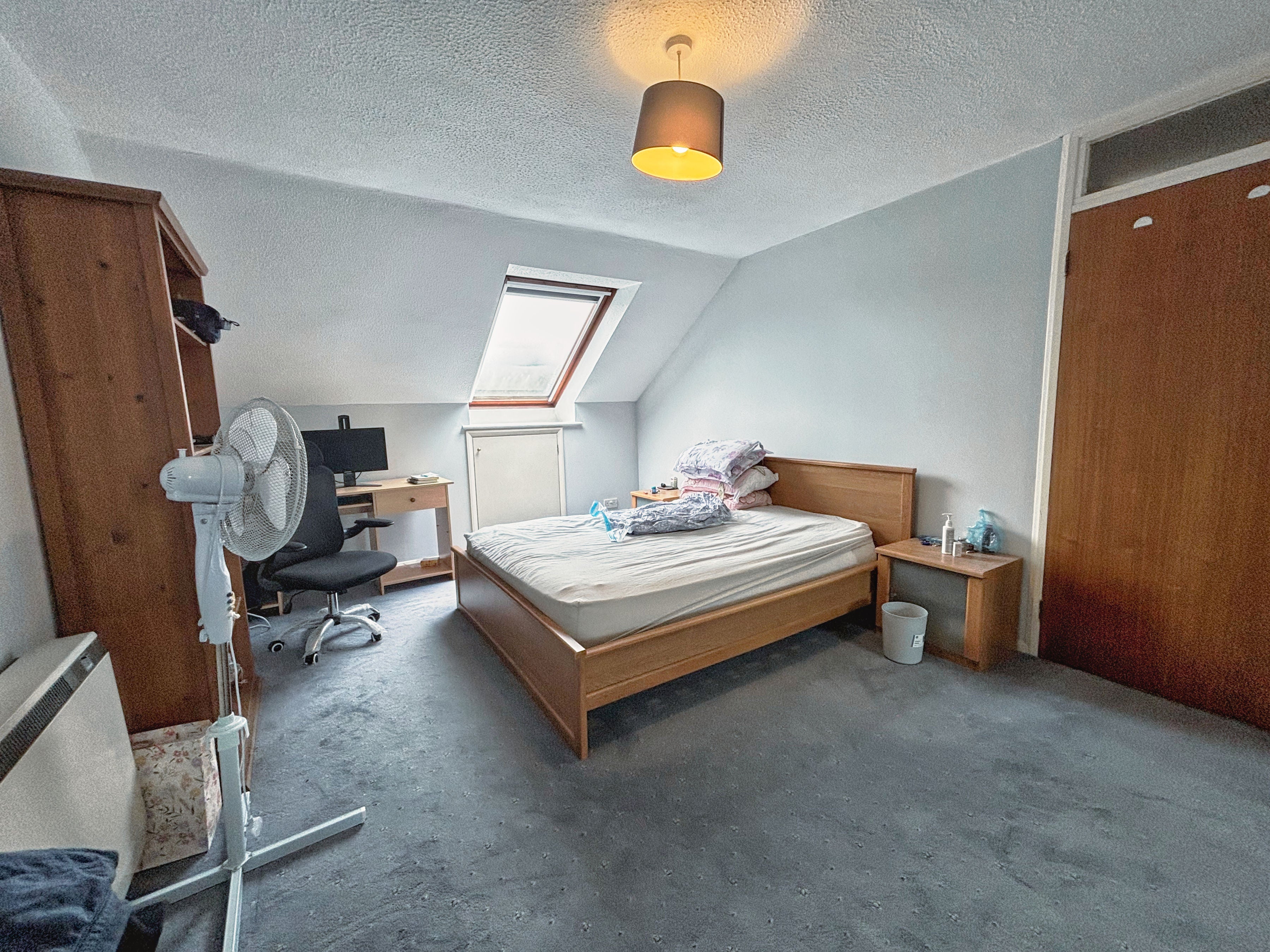 Flat Ladbroke Road in Reigate and Banstead