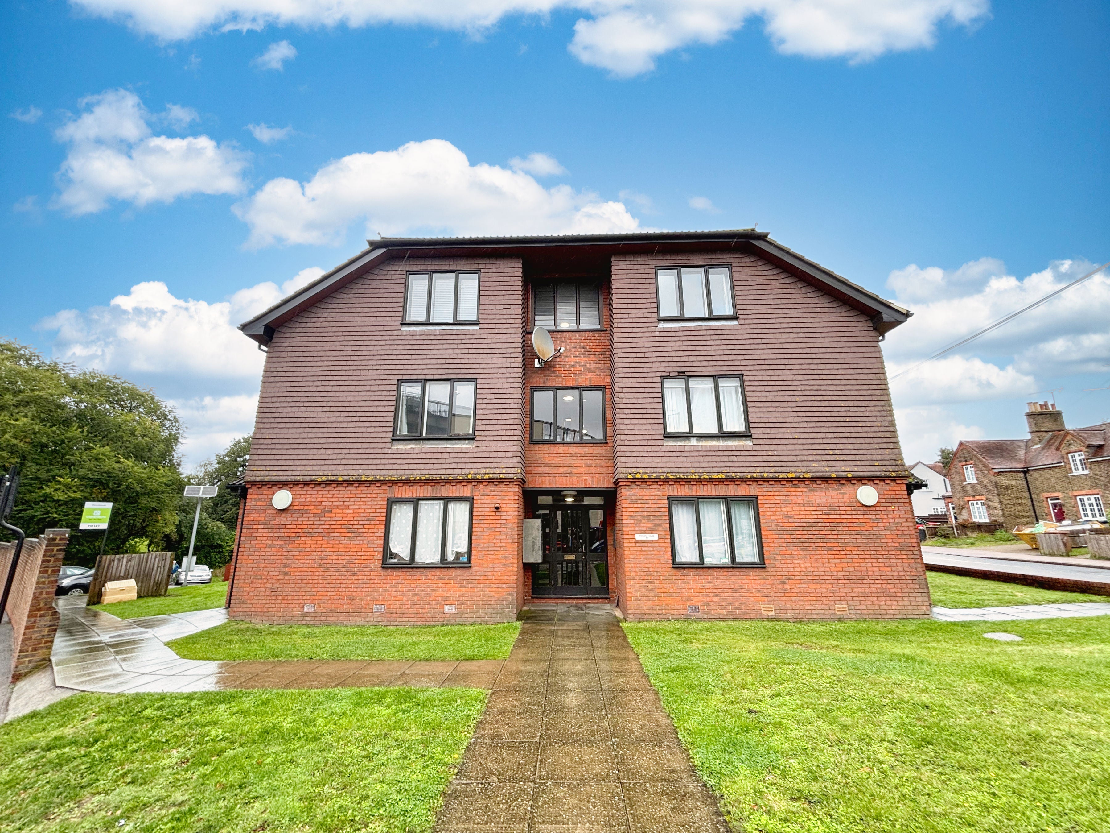 Flat Ladbroke Road in Reigate and Banstead