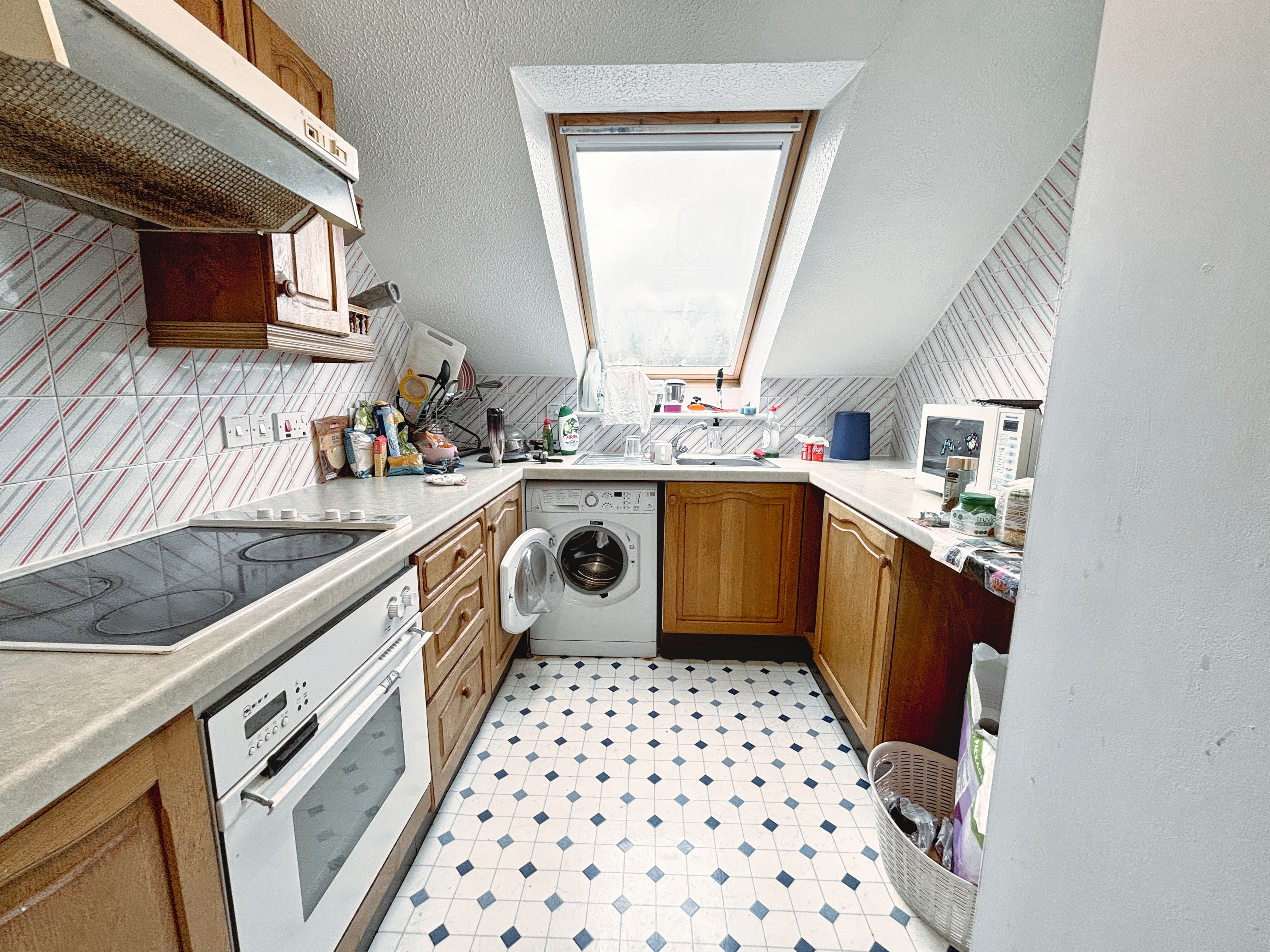 Flat Ladbroke Road in Reigate and Banstead