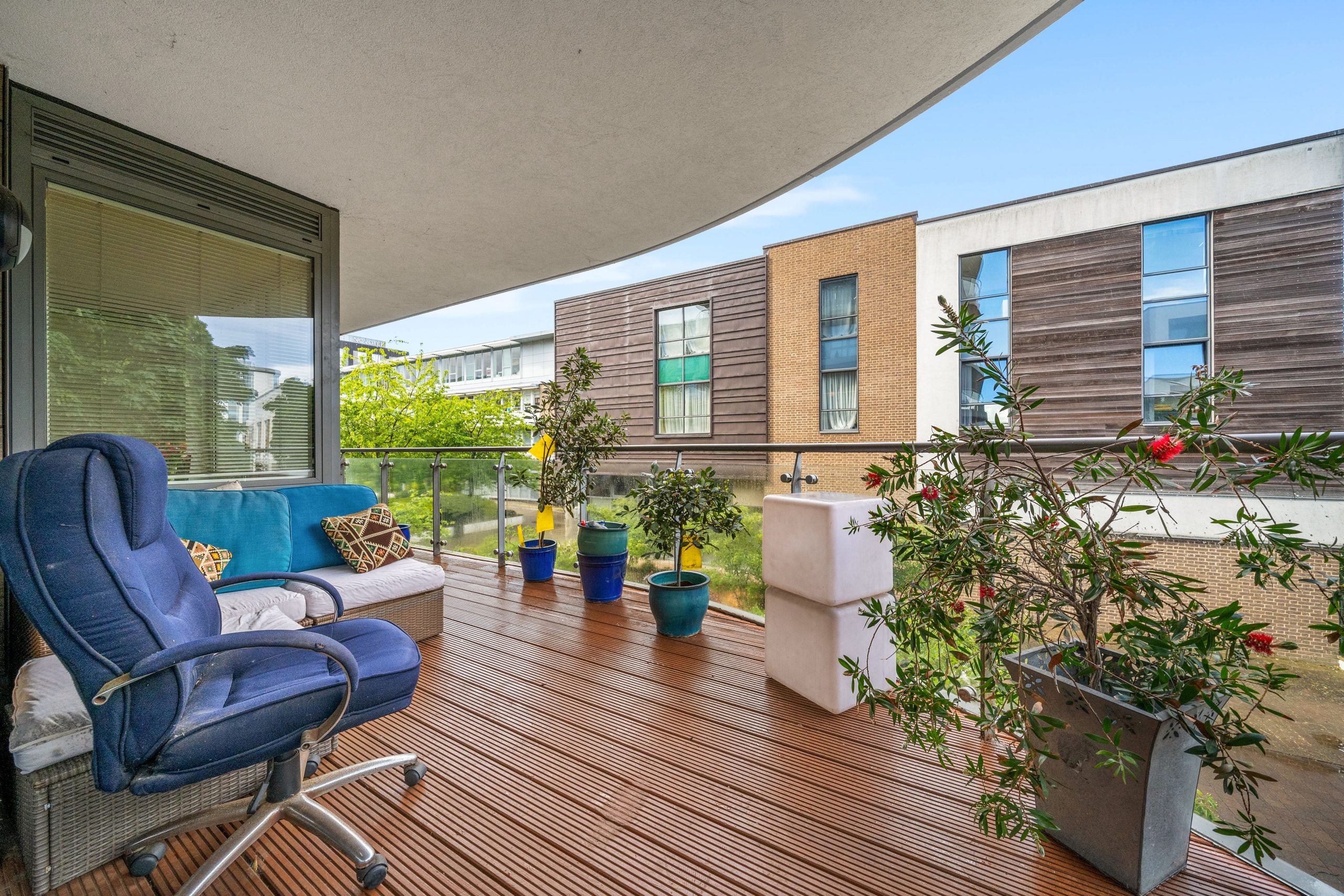 Flat Hope Close in Greater London