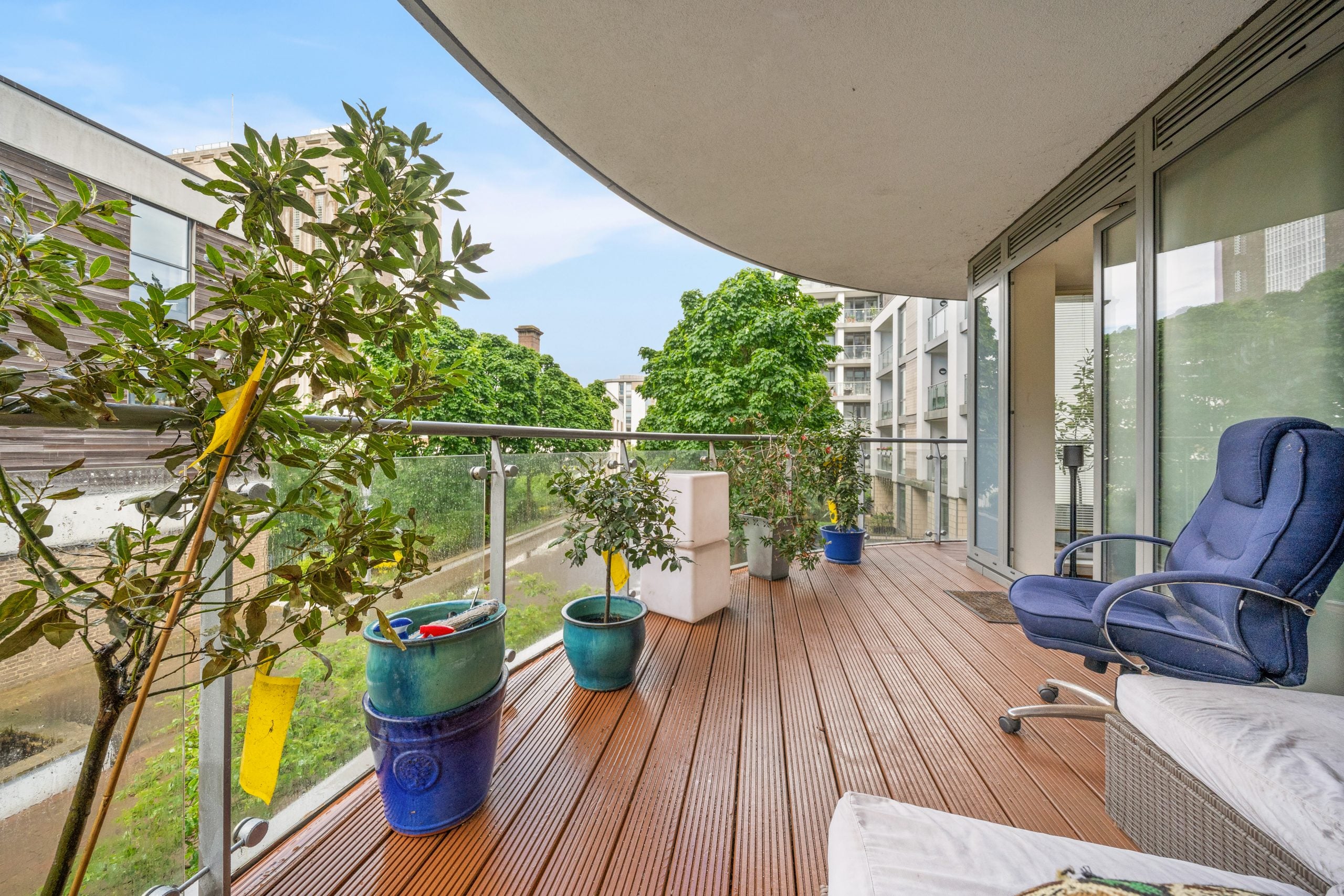 Flat Hope Close in Greater London