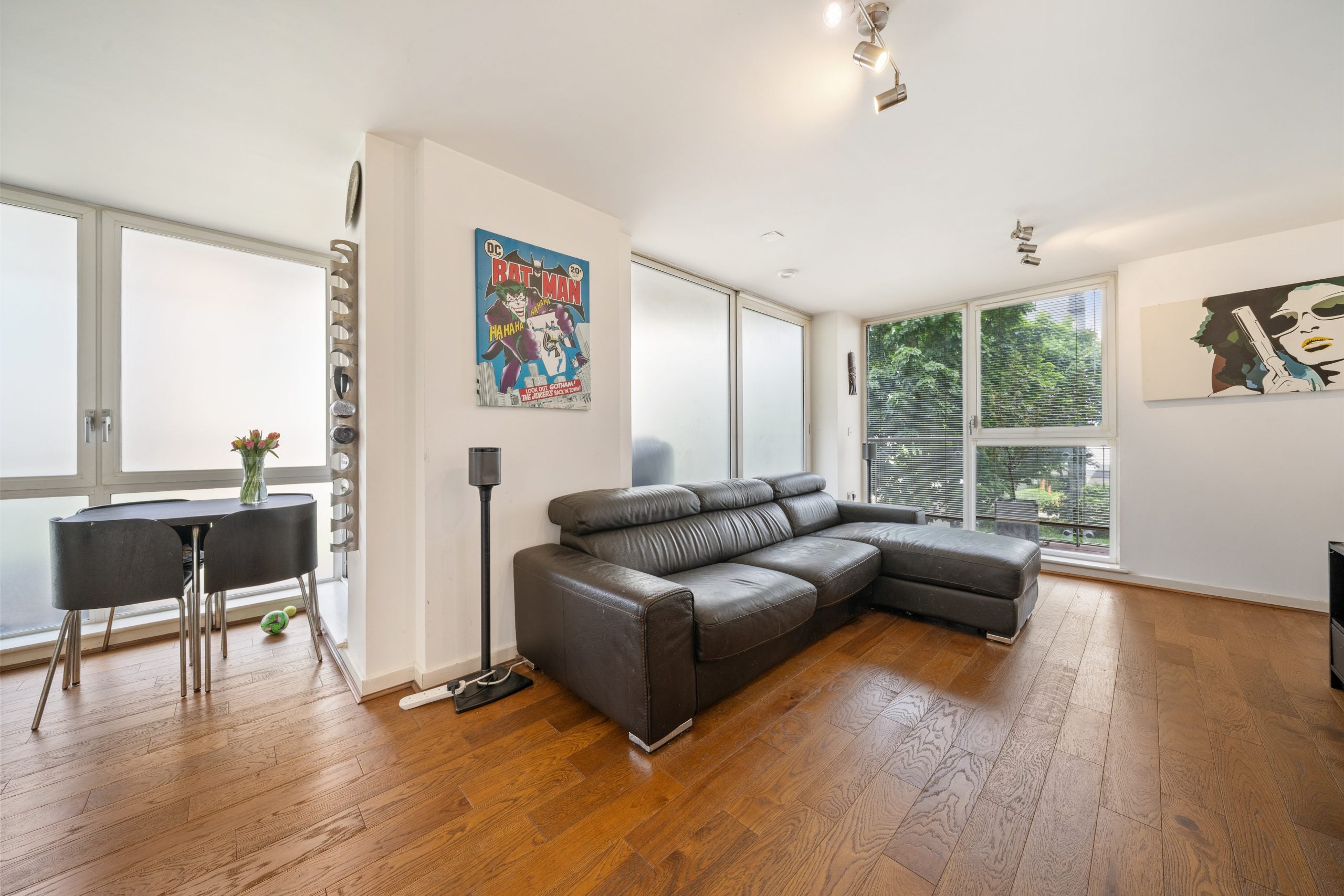 Flat Hope Close in Greater London