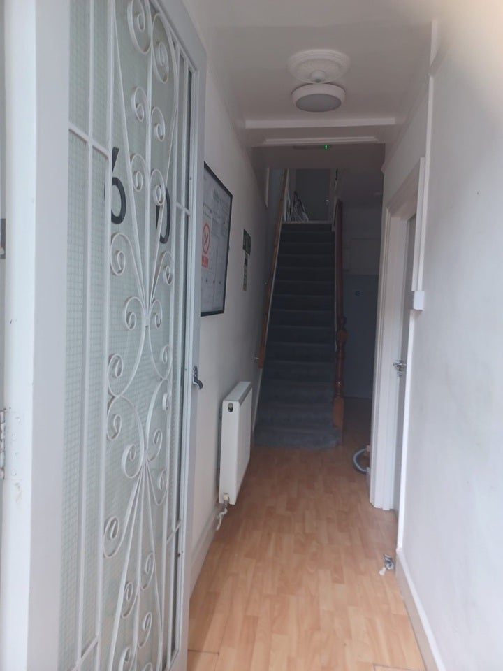 Room Larch Road in Greater London