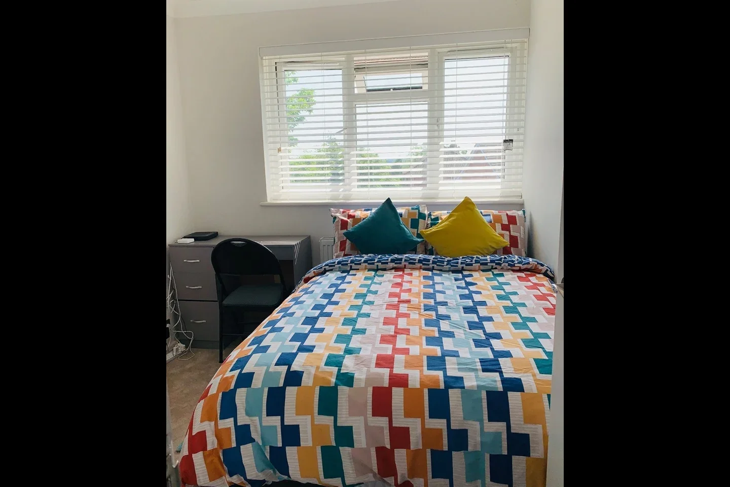 Room Thicket Road in Greater London