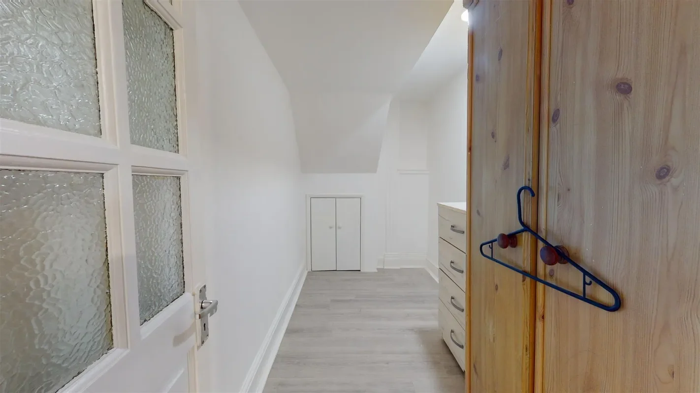 Flat Heathfield Park in Greater London