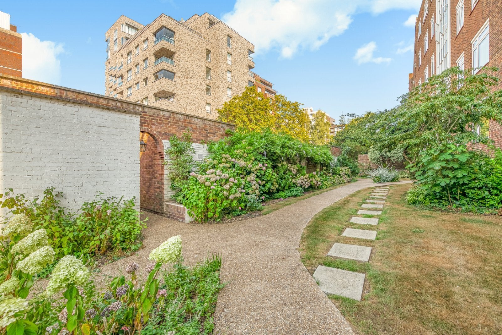 Flat Saint John's Avenue in Greater London